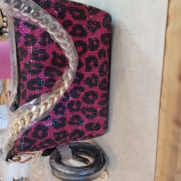 Betsey Johnson Pink & Leopard chain link / gold & silvertone crossbody - Picture 2 of 7